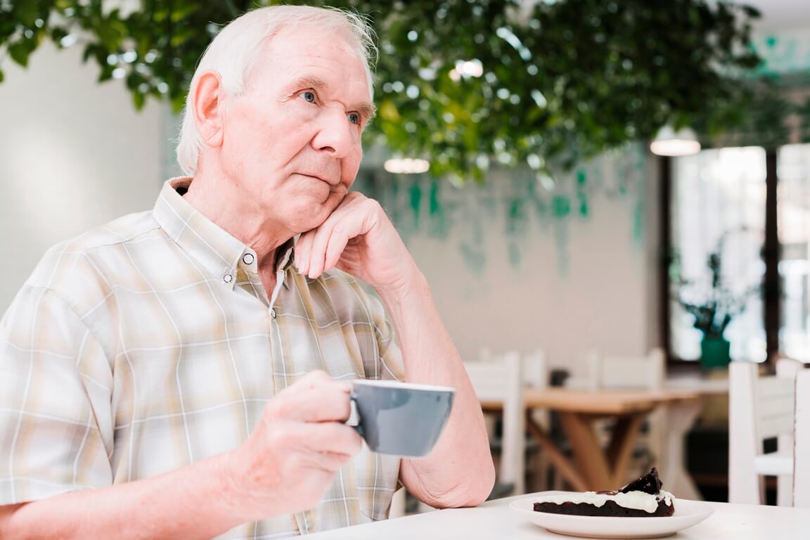 Чем занять одинокого пожилого человека?